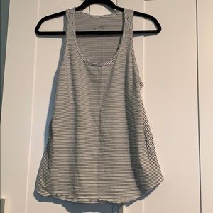 Universal Thread loose fitting Lafayette Tank Sz M